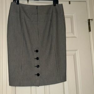 Hounds tooth pencil skirt.